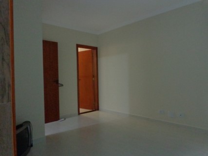 APARTAMENTO COM 03 DORMITÓRIOS